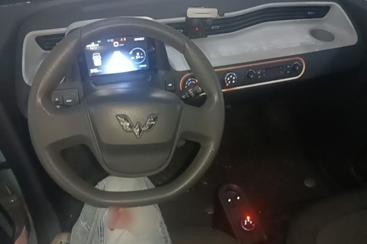 Used Wuling Hongguang MINIEV 2020 Zizai Version Lithium-NMC Center Console