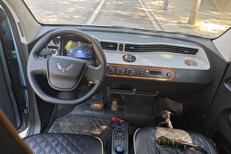 Used Wuling Hongguang MINIEV 2020 Freedom Version Lithium Iron Phosphate Center Console