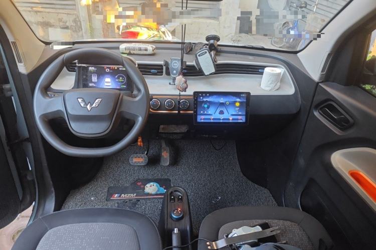 Used Wuling Hongguang MINIEV 2020 Enjoyment Model Lithium Iron Phosphate Center Console