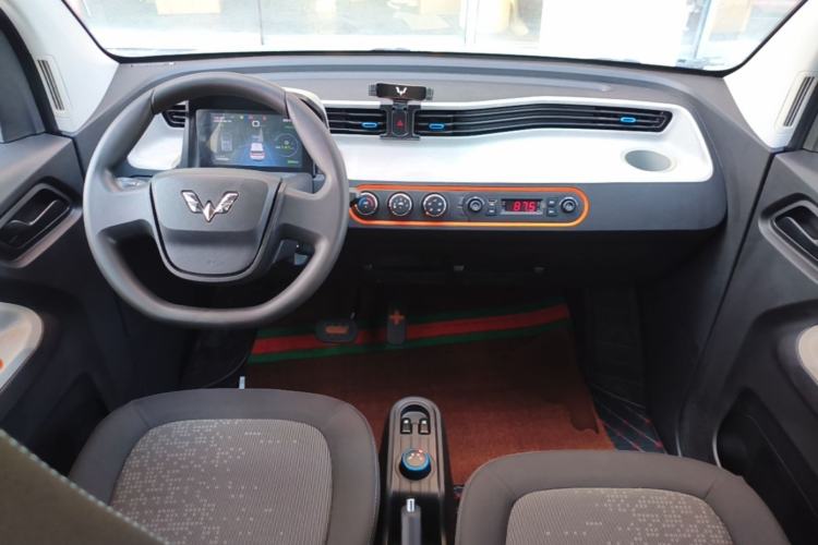 Used Wuling Hongguang MINIEV 2020 Enjoyment Model Lithium Iron Phosphate Center Console