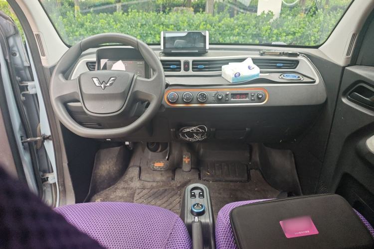 Used Wuling Hongguang MINIEV 2020 Enjoyment Model Lithium Iron Phosphate Center Console