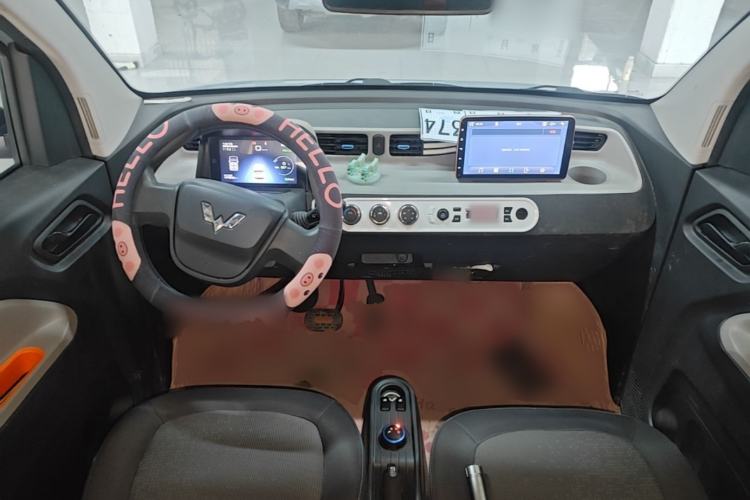 Used Wuling Hongguang MINIEV 2020 Freedom Version Lithium Iron Phosphate Center Console