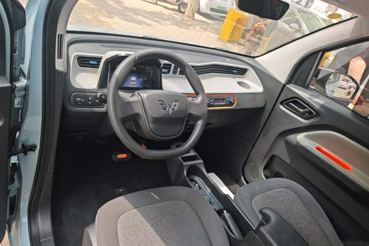 Used Wuling Hongguang MINIEV 2020 Freedom Version Lithium Iron Phosphate Center Console