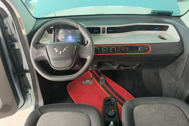 Used Wuling Hongguang MINIEV 2020 Enjoyment Model Lithium Iron Phosphate Center Console