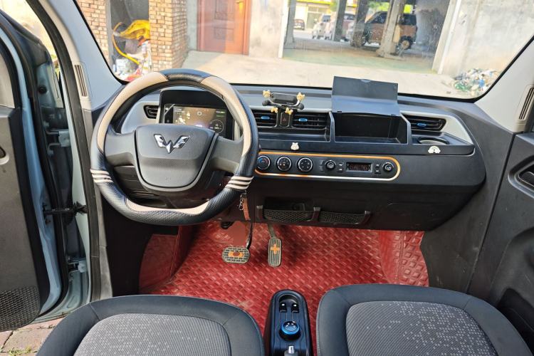 Used Wuling Hongguang MINIEV 2020 Freedom Version Lithium Iron Phosphate Center Console