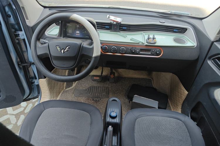 Used Wuling Hongguang MINIEV 2020 Enjoyment Model Lithium Iron Phosphate Center Console