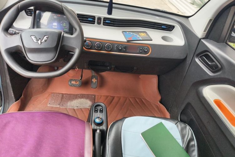 Used Wuling Hongguang MINIEV 2020 Freedom Version Lithium Iron Phosphate Center Console