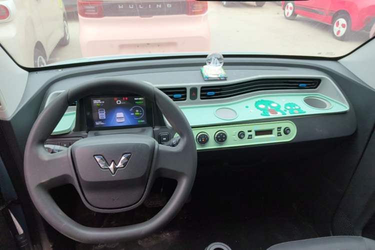 Used Wuling Hongguang MINIEV 2020 Freedom Version Lithium Iron Phosphate Center Console