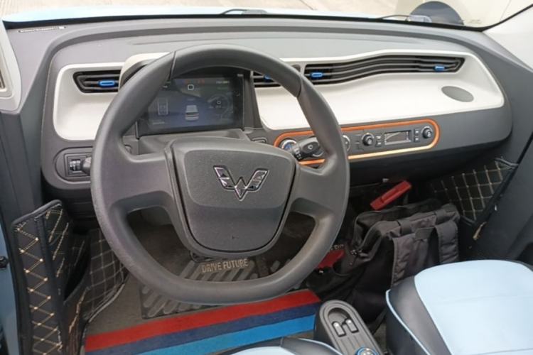 Used Wuling Hongguang MINIEV 2020 Freedom Version Lithium Iron Phosphate Center Console