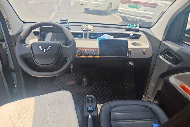Used Wuling Hongguang MINIEV 2020 Zizai Version Lithium-NMC Center Console