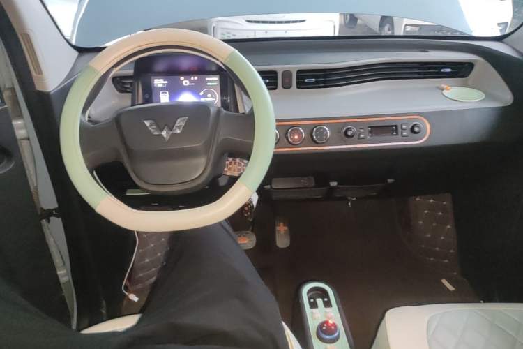 Used Wuling Hongguang MINIEV 2020 Enjoyment Model Lithium Iron Phosphate Center Console
