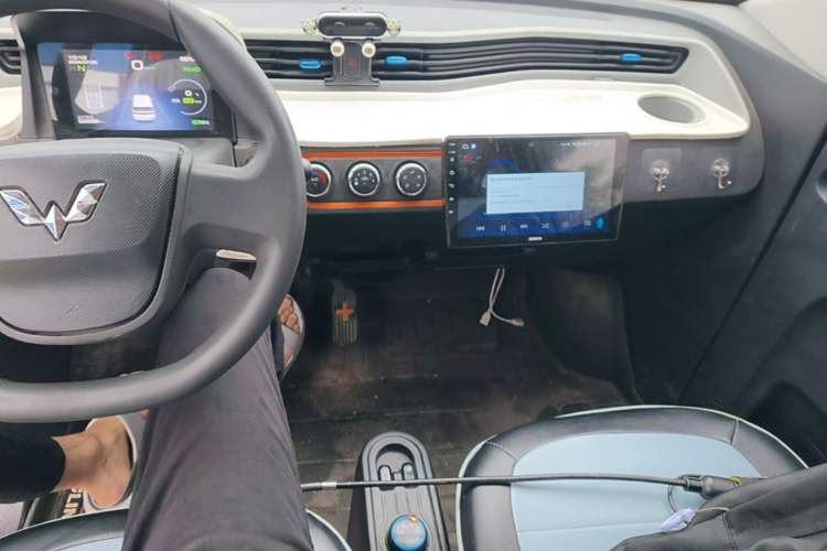 Used Wuling Hongguang MINIEV 2020 Enjoyment Model Lithium Iron Phosphate Center Console