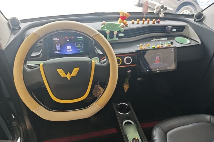 Used Wuling Hongguang MINIEV 2020 Enjoyment Model Lithium Iron Phosphate Center Console