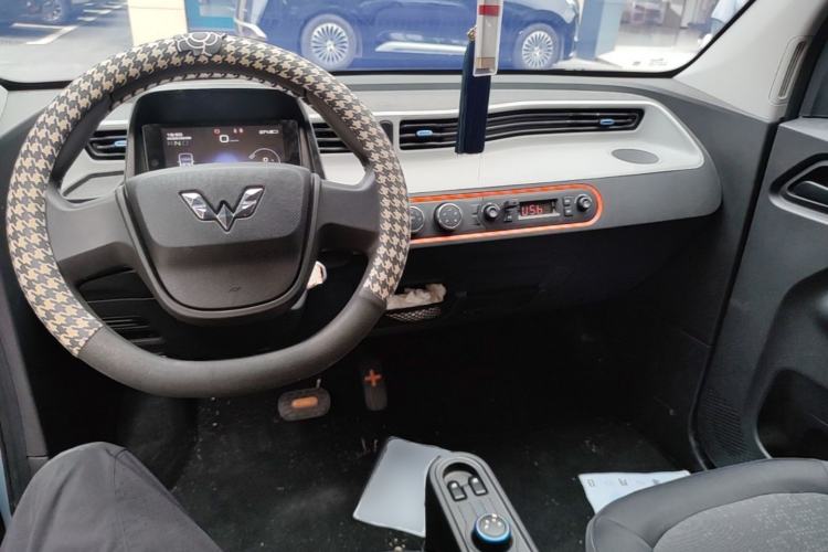 Used Wuling Hongguang MINIEV 2020 Freedom Version Lithium Iron Phosphate Center Console
