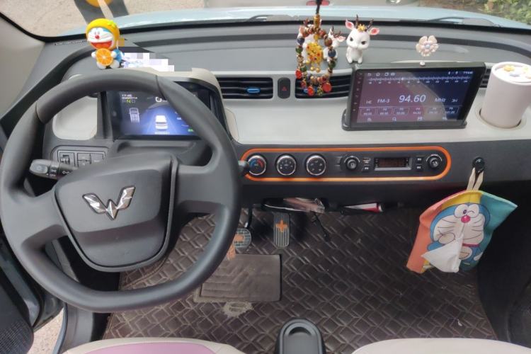 Used Wuling Hongguang MINIEV 2020 Freedom Version Lithium Iron Phosphate Center Console