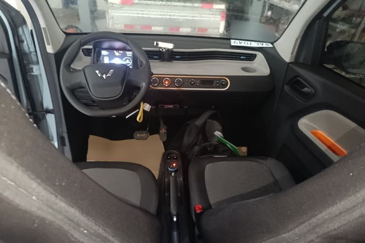 Used Wuling Hongguang MINIEV 2020 Freedom Version Lithium Iron Phosphate Center Console