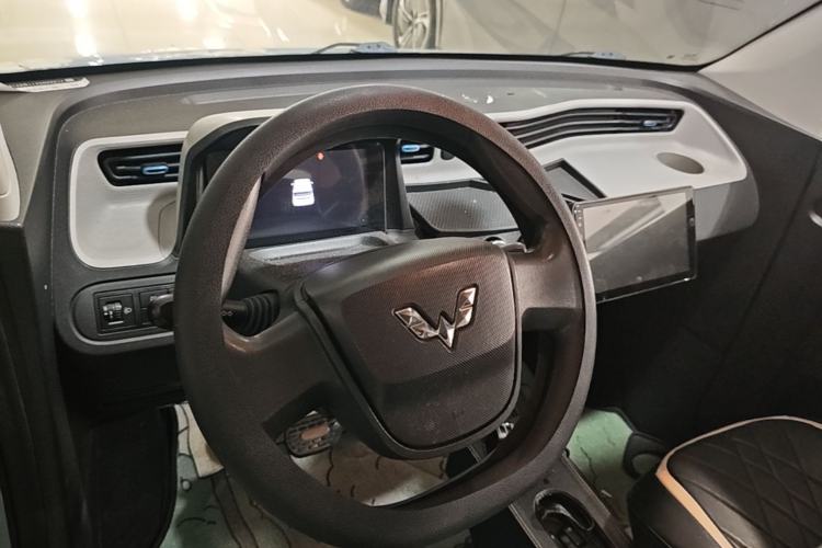 Used Wuling Hongguang MINIEV 2020 Freedom Version Lithium Iron Phosphate Center Console