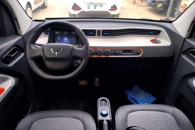 Used Wuling Hongguang MINIEV 2020 Freedom Version Lithium Iron Phosphate Center Console