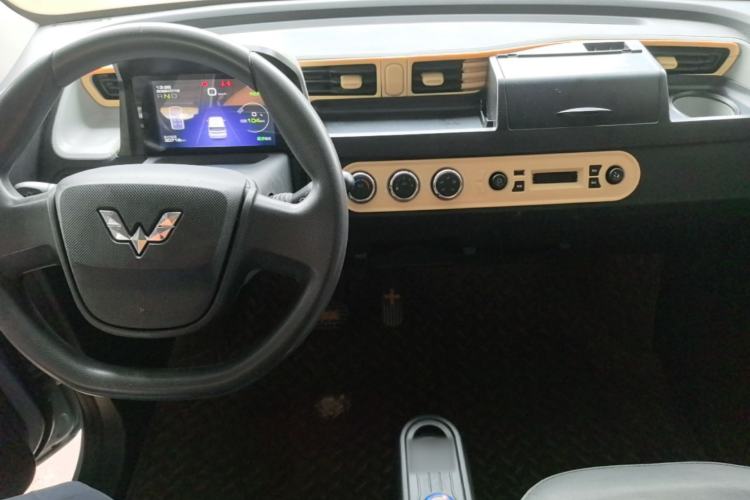 Used Wuling Hongguang MINIEV 2020 Freedom Version Lithium Iron Phosphate Center Console