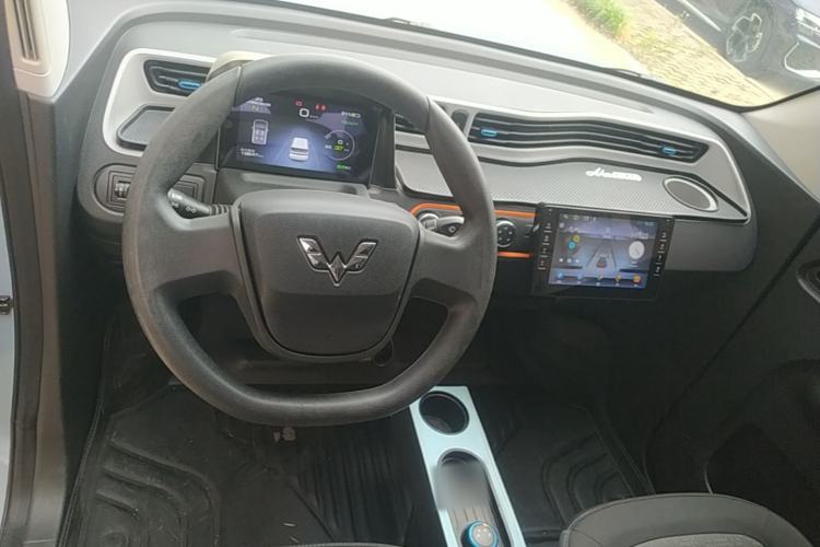 Used Wuling Hongguang MINIEV 2020 Freedom Version Lithium Iron Phosphate Center Console