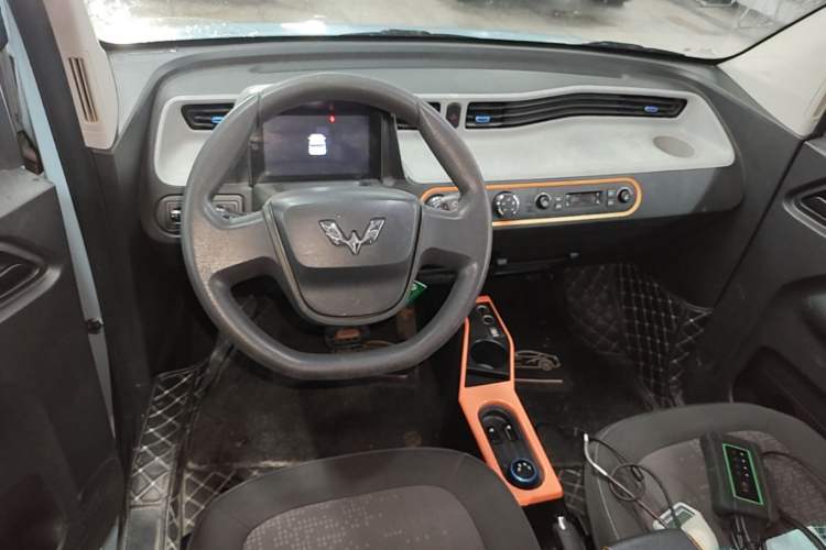 Used Wuling Hongguang MINIEV 2020 Freedom Version Lithium Iron Phosphate Center Console