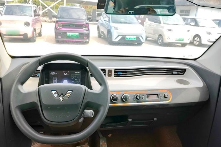 Used Wuling Hongguang MINIEV 2020 Freedom Version Lithium Iron Phosphate Center Console