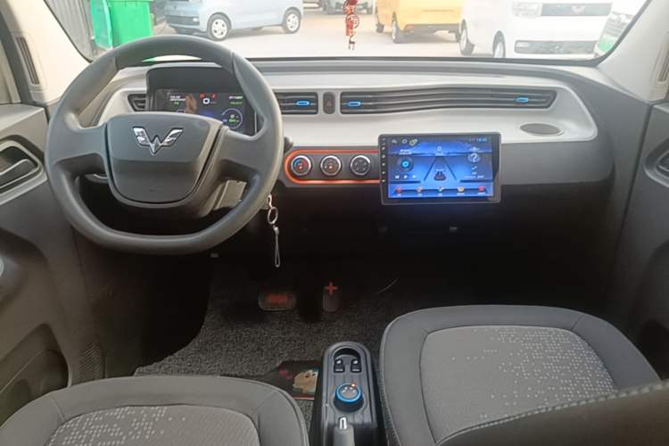 Used Wuling Hongguang MINIEV 2020 Freedom Version Lithium Iron Phosphate Center Console