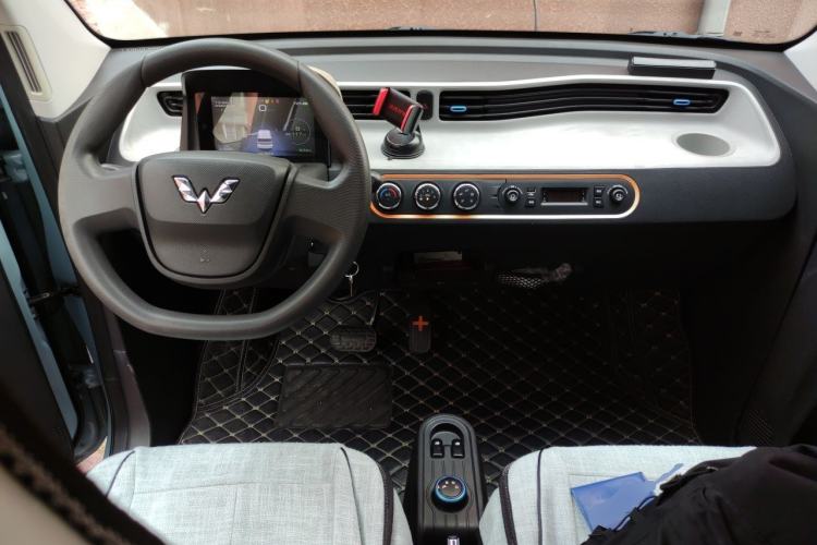 Used Wuling Hongguang MINIEV 2020 Enjoy Edition Lithium-Ion Battery Center Console