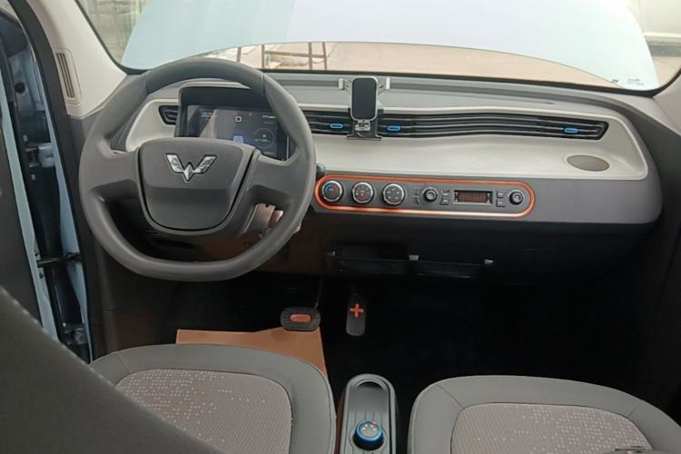 Used Wuling Hongguang MINIEV 2020 Enjoyment Model Lithium Iron Phosphate Center Console