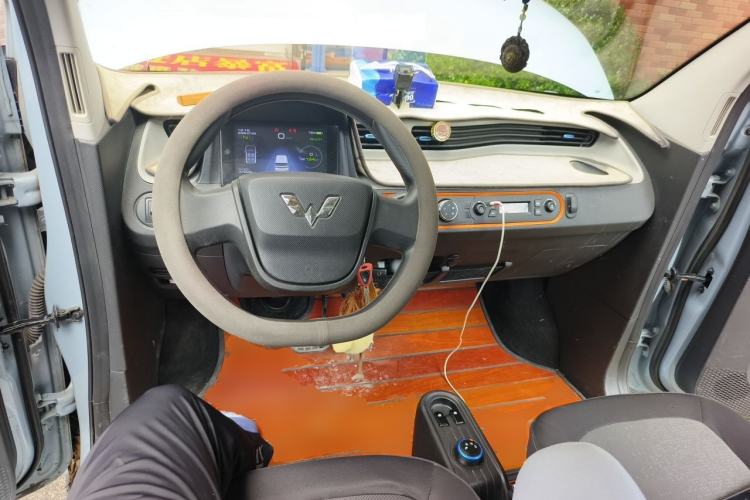 Used Wuling Hongguang MINIEV 2020 Enjoyment Model Lithium Iron Phosphate Center Console