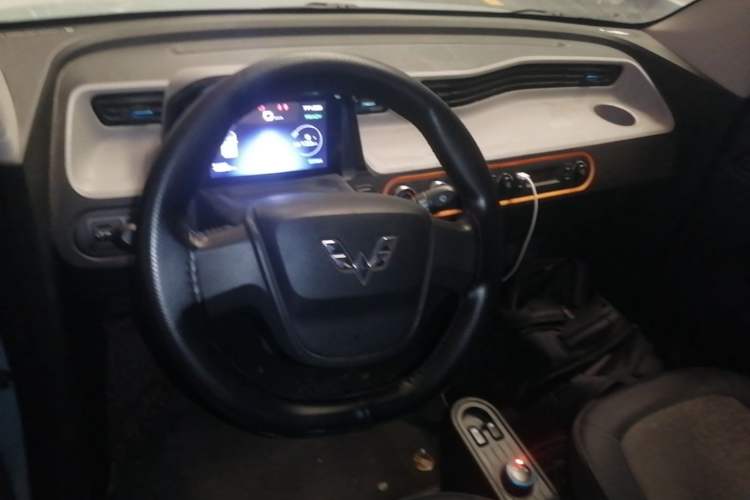 Used Wuling Hongguang MINIEV 2020 Enjoyment Model Lithium Iron Phosphate Center Console