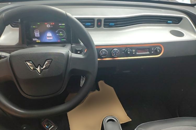 Used Wuling Hongguang MINIEV 2020 Freedom Version Lithium Iron Phosphate Center Console