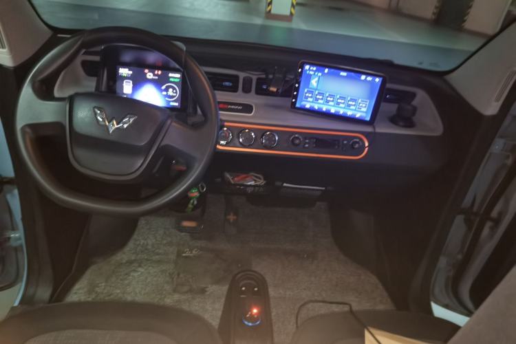 Used Wuling Hongguang MINIEV 2020 Freedom Version Lithium Iron Phosphate Center Console