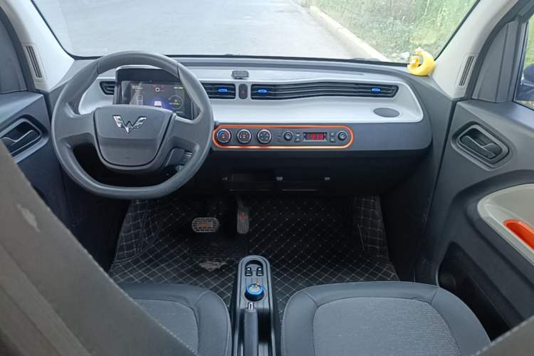 Used Wuling Hongguang MINIEV 2020 Enjoyment Model Lithium Iron Phosphate Center Console