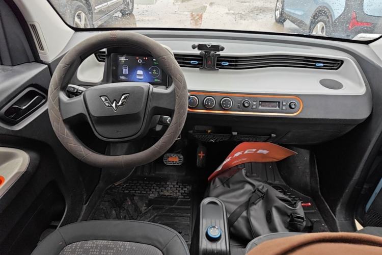 Used Wuling Hongguang MINIEV 2020 Zizai Version Lithium-NMC Center Console