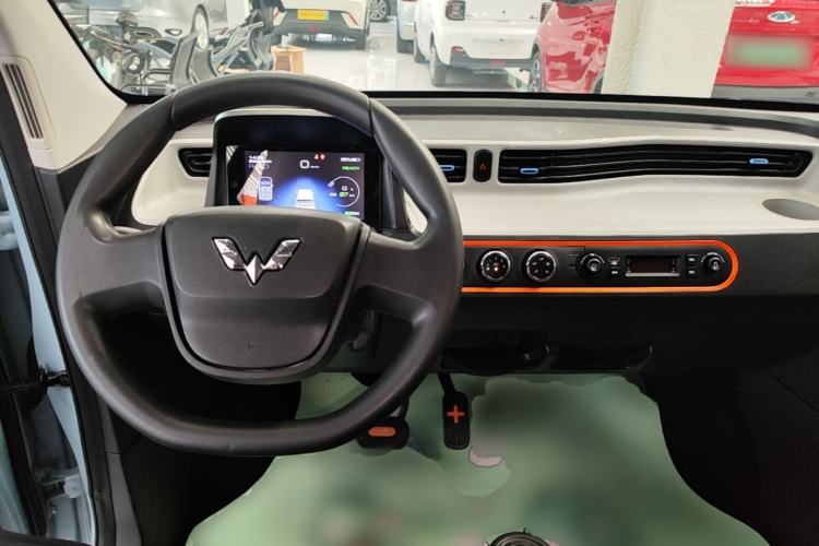 Used Wuling Hongguang MINIEV 2020 Enjoyment Model Lithium Iron Phosphate Center Console