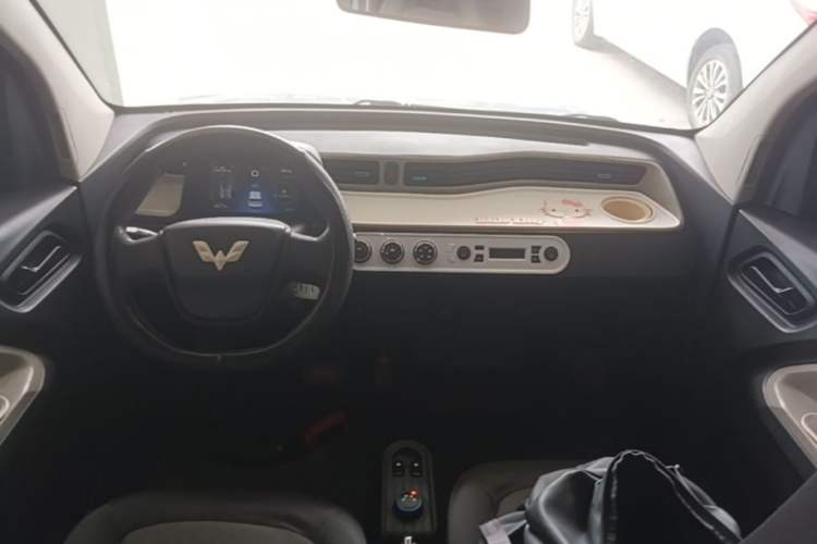 Used Wuling Hongguang MINIEV 2020 Freedom Version Lithium Iron Phosphate Center Console