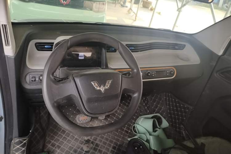 Used Wuling Hongguang MINIEV 2020 Freedom Version Lithium Iron Phosphate Center Console