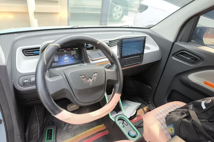 Used Wuling Hongguang MINIEV 2020 Freedom Version Lithium Iron Phosphate Center Console