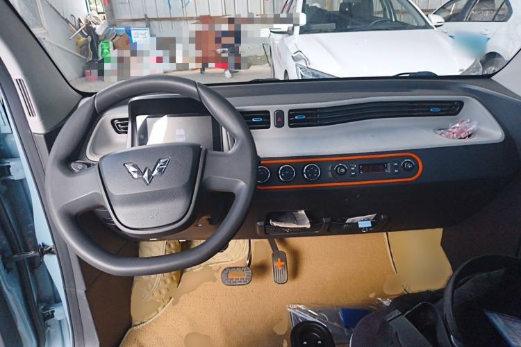 Used Wuling Hongguang MINIEV 2020 Enjoyment Model Lithium Iron Phosphate Center Console