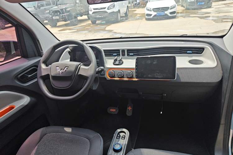 Used Wuling Hongguang MINIEV 2020 Zizai Version Lithium-NMC Center Console