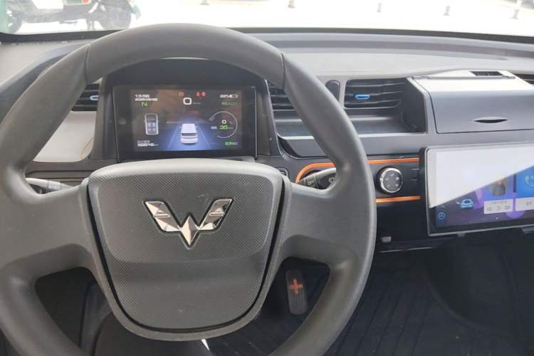 Used Wuling Hongguang MINIEV 2020 Enjoyment Model Lithium Iron Phosphate Center Console