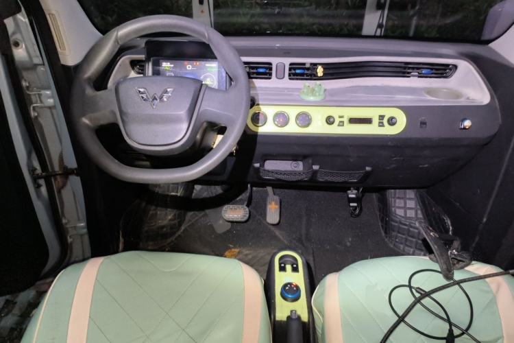 Used Wuling Hongguang MINIEV 2020 Freedom Version Lithium Iron Phosphate Center Console