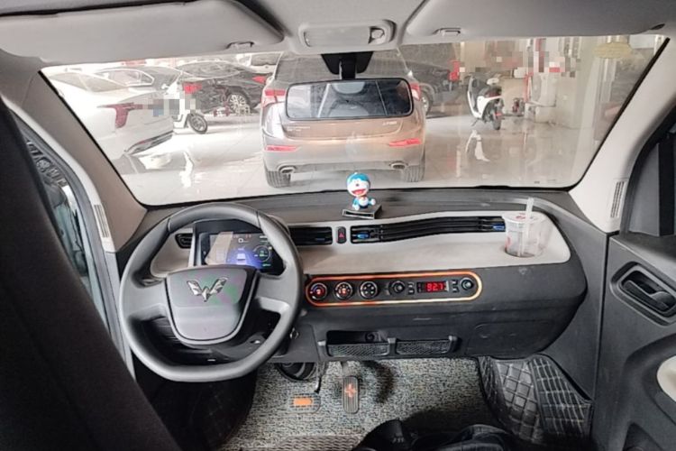 Used Wuling Hongguang MINIEV 2020 Lite Version Lithium Iron Phosphate Center Console