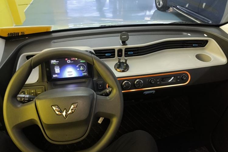 Used Wuling Hongguang MINIEV 2020 Enjoyment Model Lithium Iron Phosphate Center Console