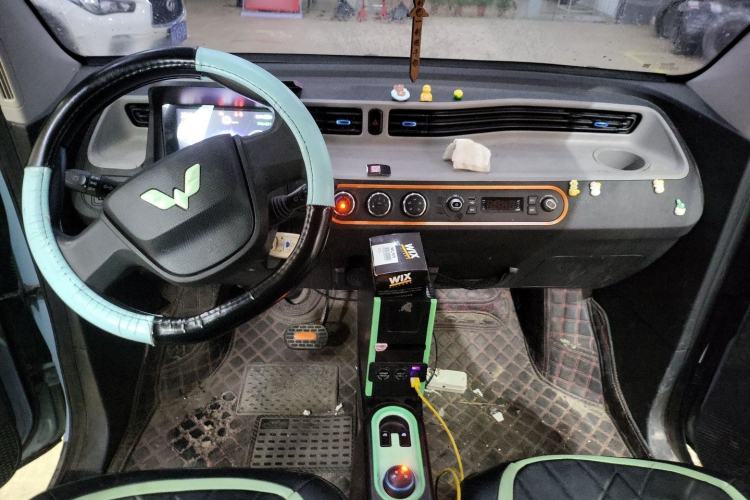 Used Wuling Hongguang MINIEV 2020 Enjoyment Model Lithium Iron Phosphate Center Console