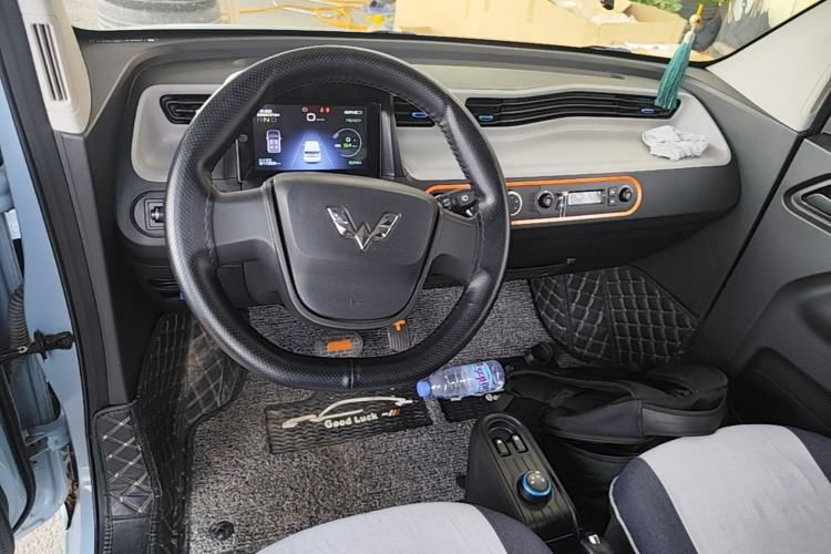 Used Wuling Hongguang MINIEV 2020 Enjoyment Model Lithium Iron Phosphate Center Console