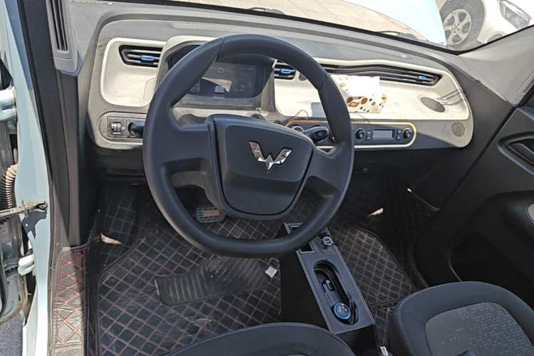 Used Wuling Hongguang MINIEV 2020 Enjoyment Model Lithium Iron Phosphate Center Console
