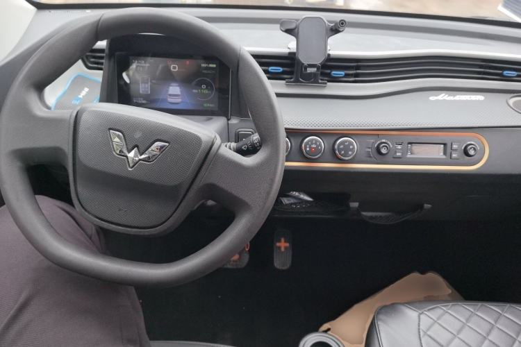 Used Wuling Hongguang MINIEV 2020 Freedom Version Lithium Iron Phosphate Center Console
