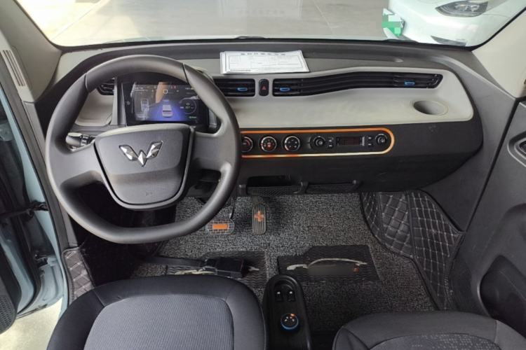 Used Wuling Hongguang MINIEV 2020 Freedom Version Lithium Iron Phosphate Center Console